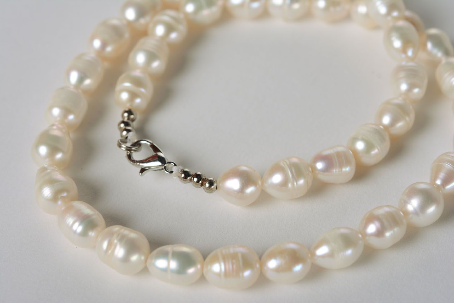 Pearl necklace photo 3