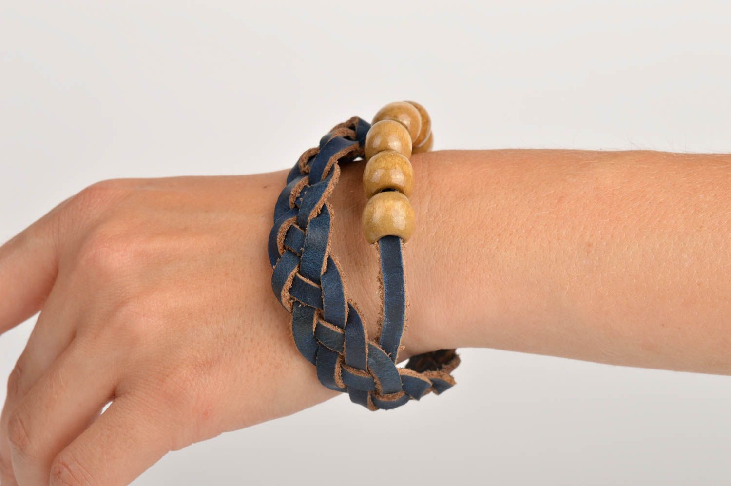 Bracelet tresse Bijou fait main en vrai cuir bleu foncé Cadeau insolite photo 2