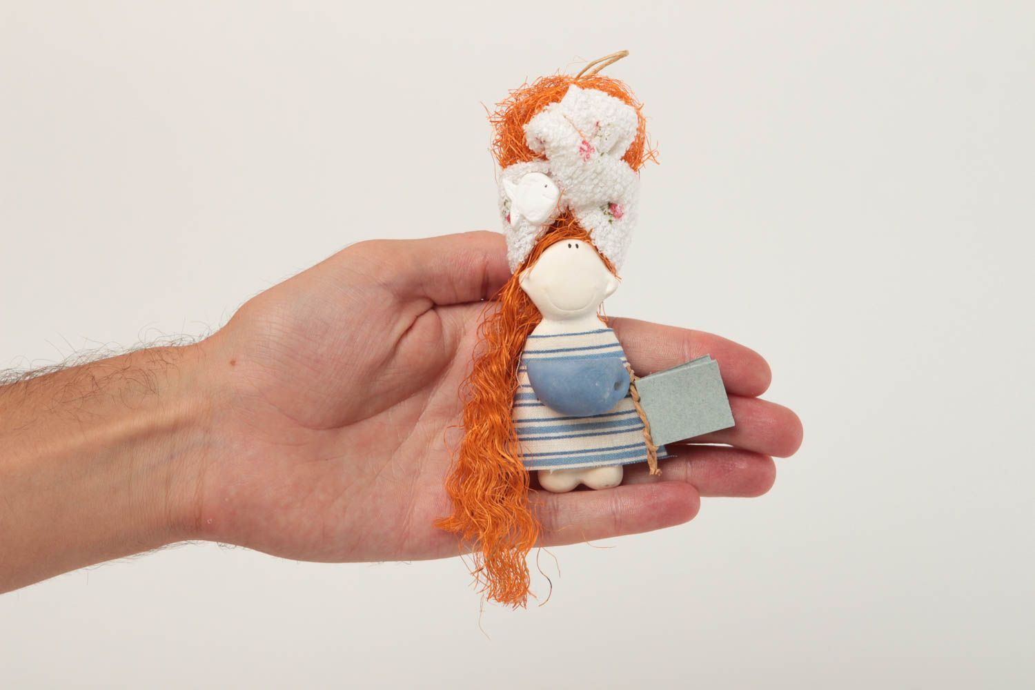 Кукла ручной работы с петелькой декор для дома тряпичная кукла с рыжими волосами фото 5