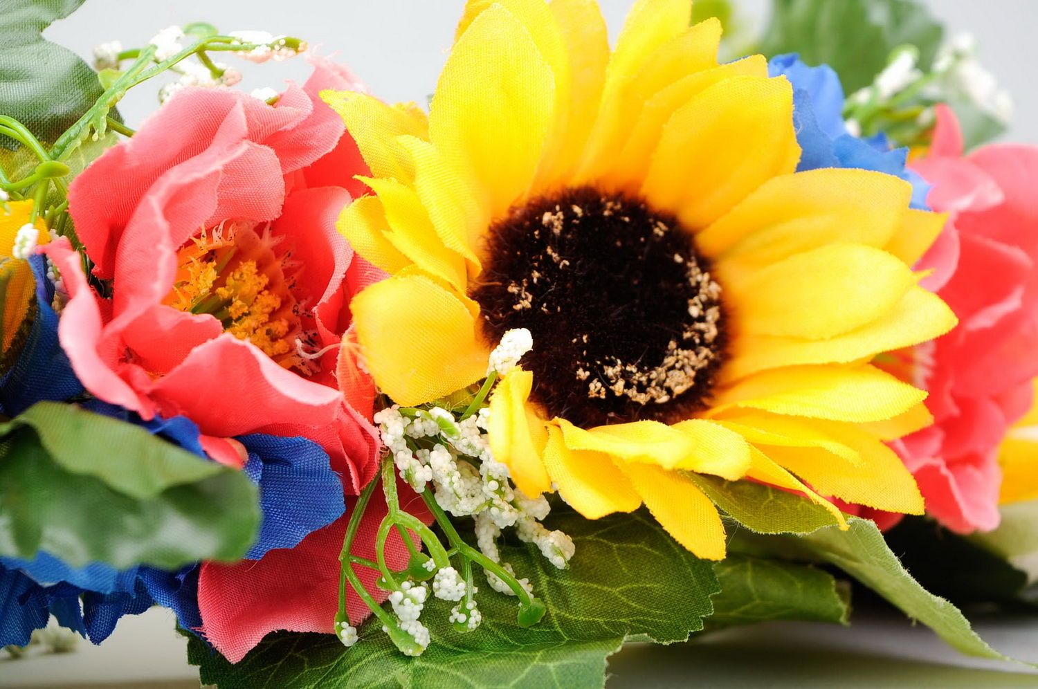 Ghirlanda con fiori belli fatta a mano accessorio originale d'autore da donna foto 4