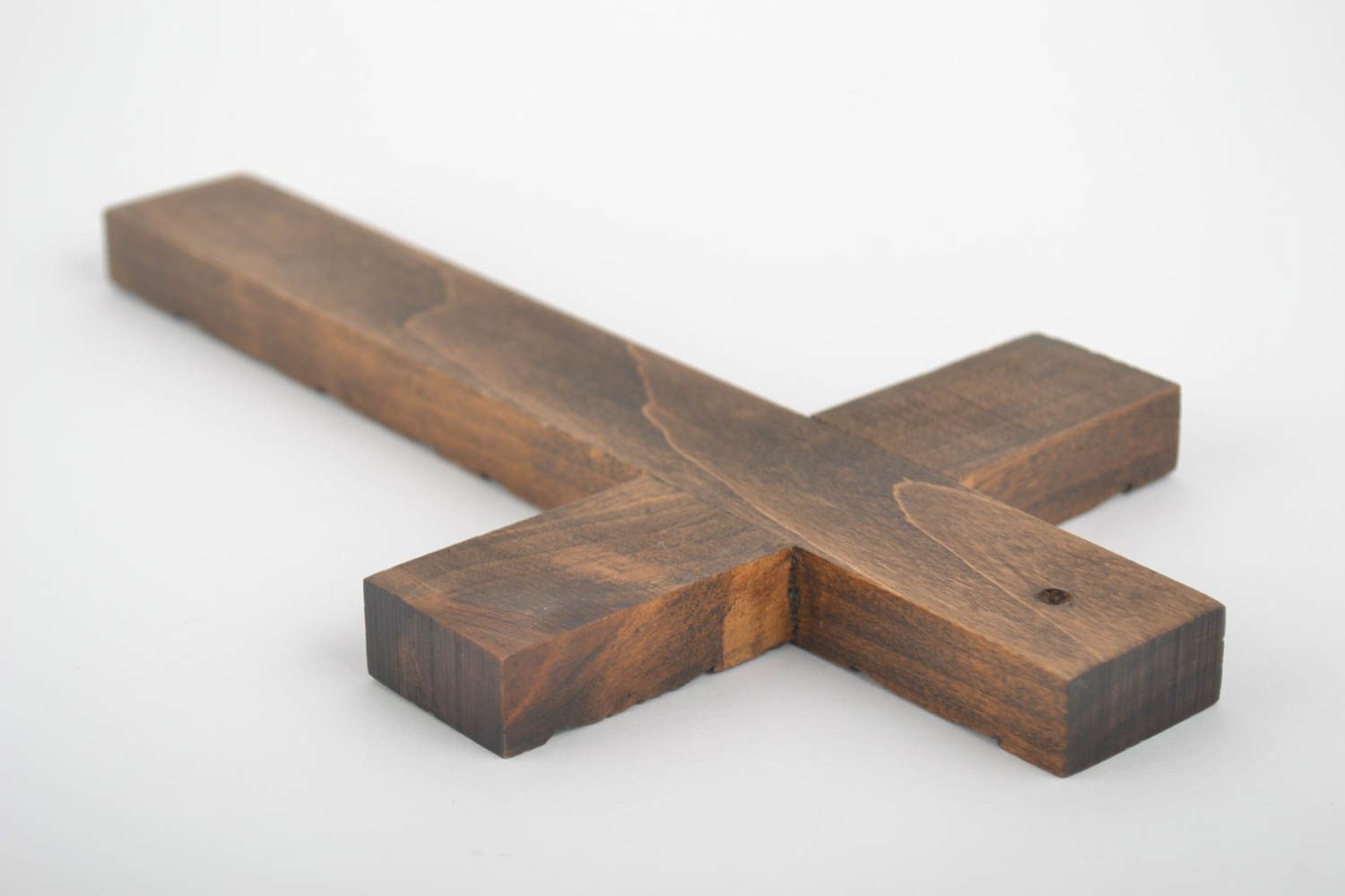 Cruz de madera hecha a mano artículo religioso original manualidad en madera foto 3
