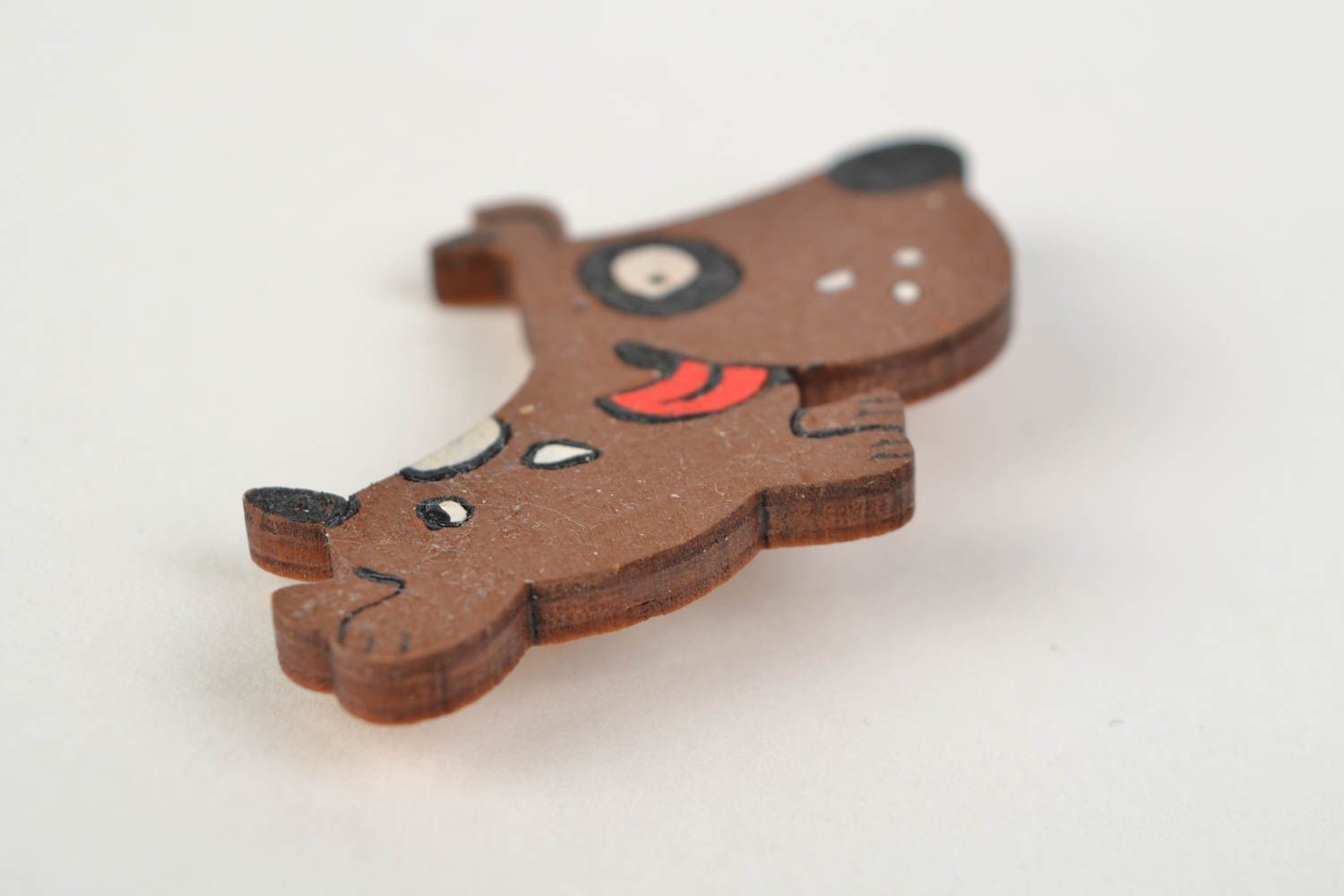 Lustige kleine braune handgemachte Brosche aus Holz mit Bemalung für Kinder Hund foto 3