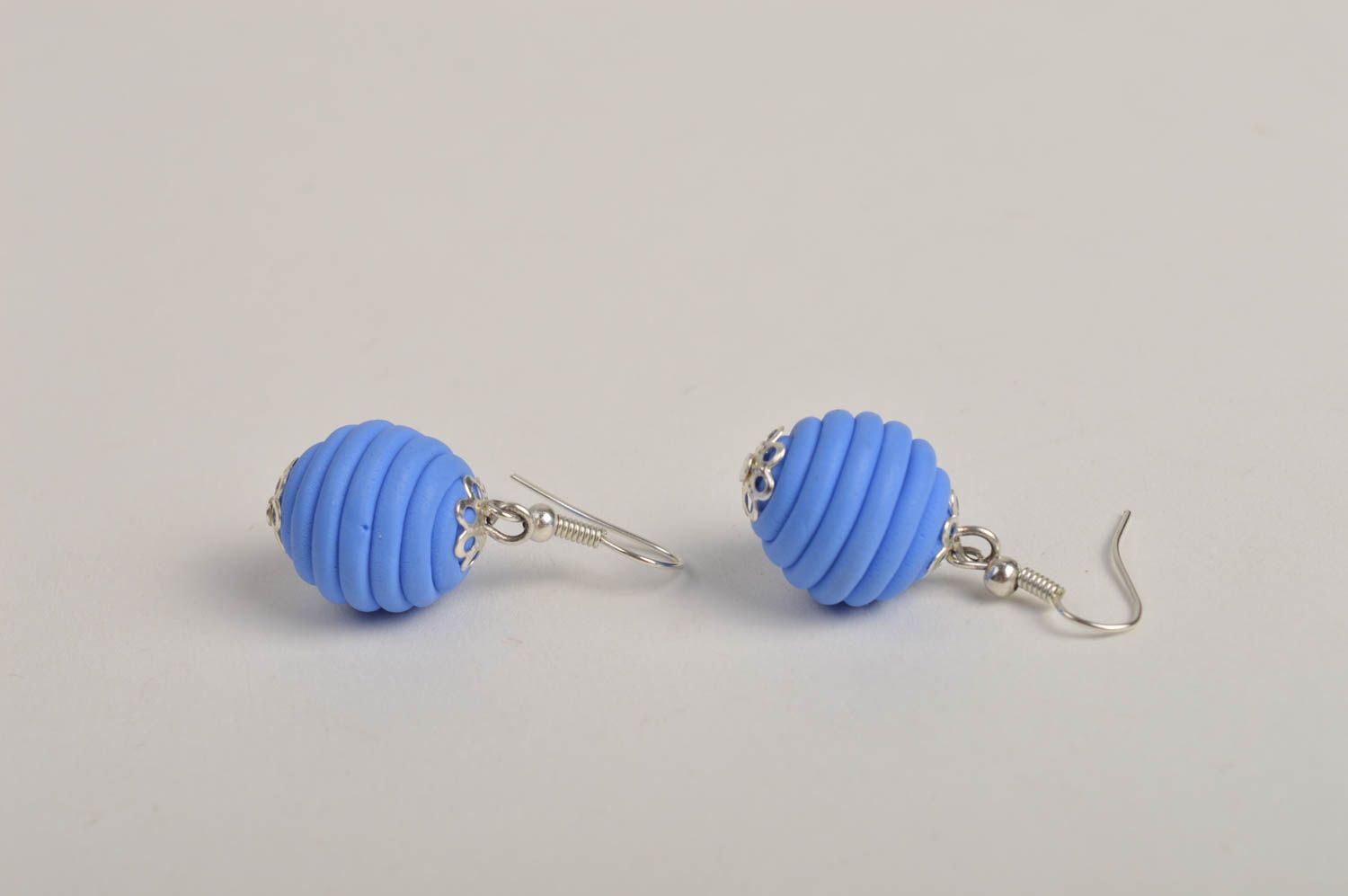 Handmade modische Ohrringe in Blau Accessoire für Frauen Designer Schmuck foto 4