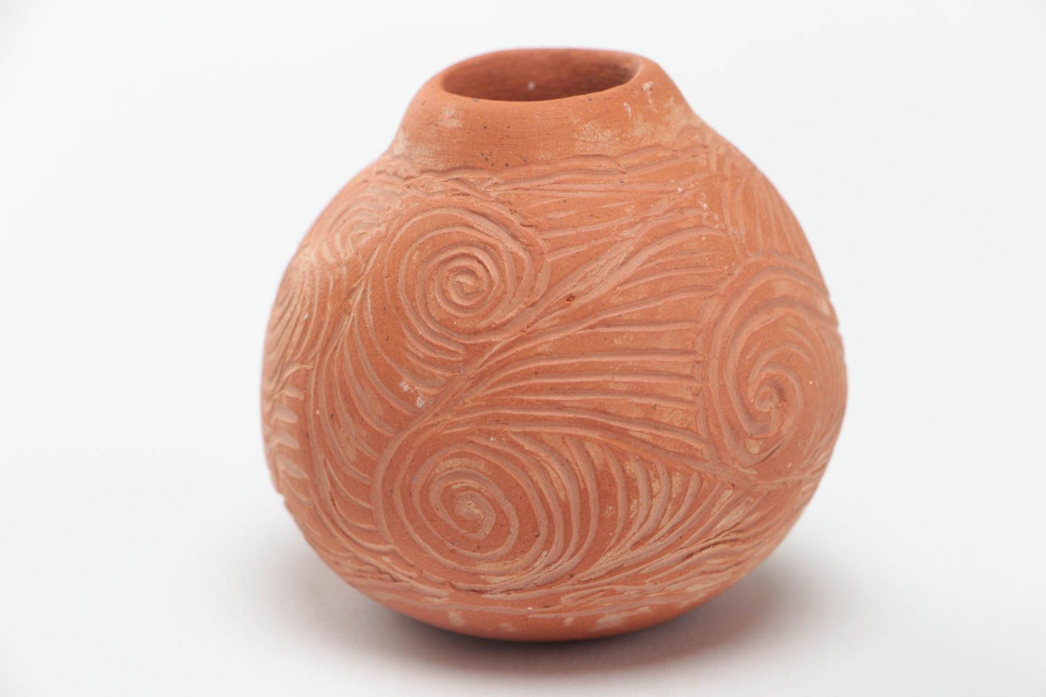Petit vase en terre cuite faite main décoratif écologique avec dessin gravé photo 4