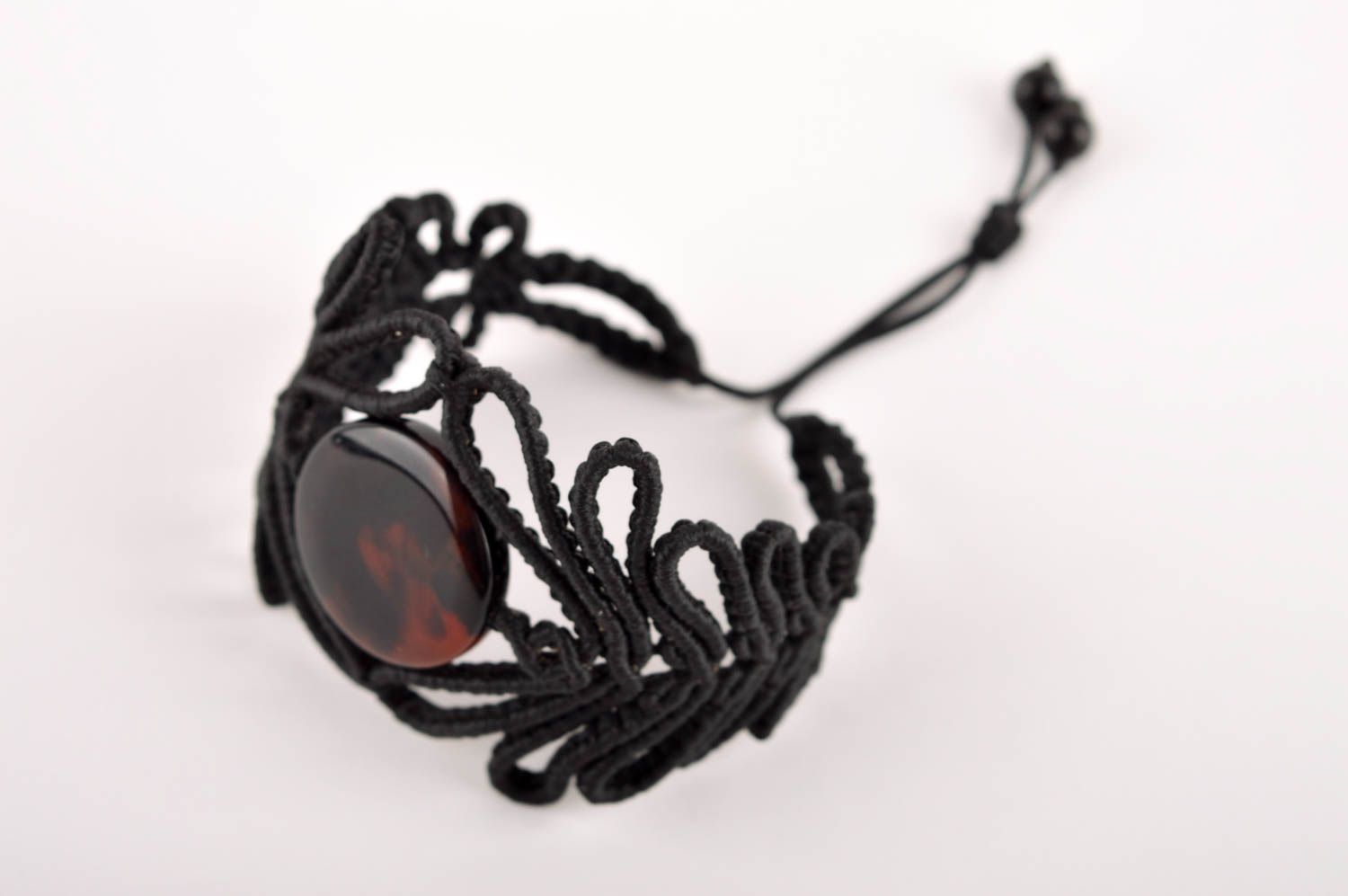 Украшение ручной работы готический браслет из ниток черный подарок девушке фото 2