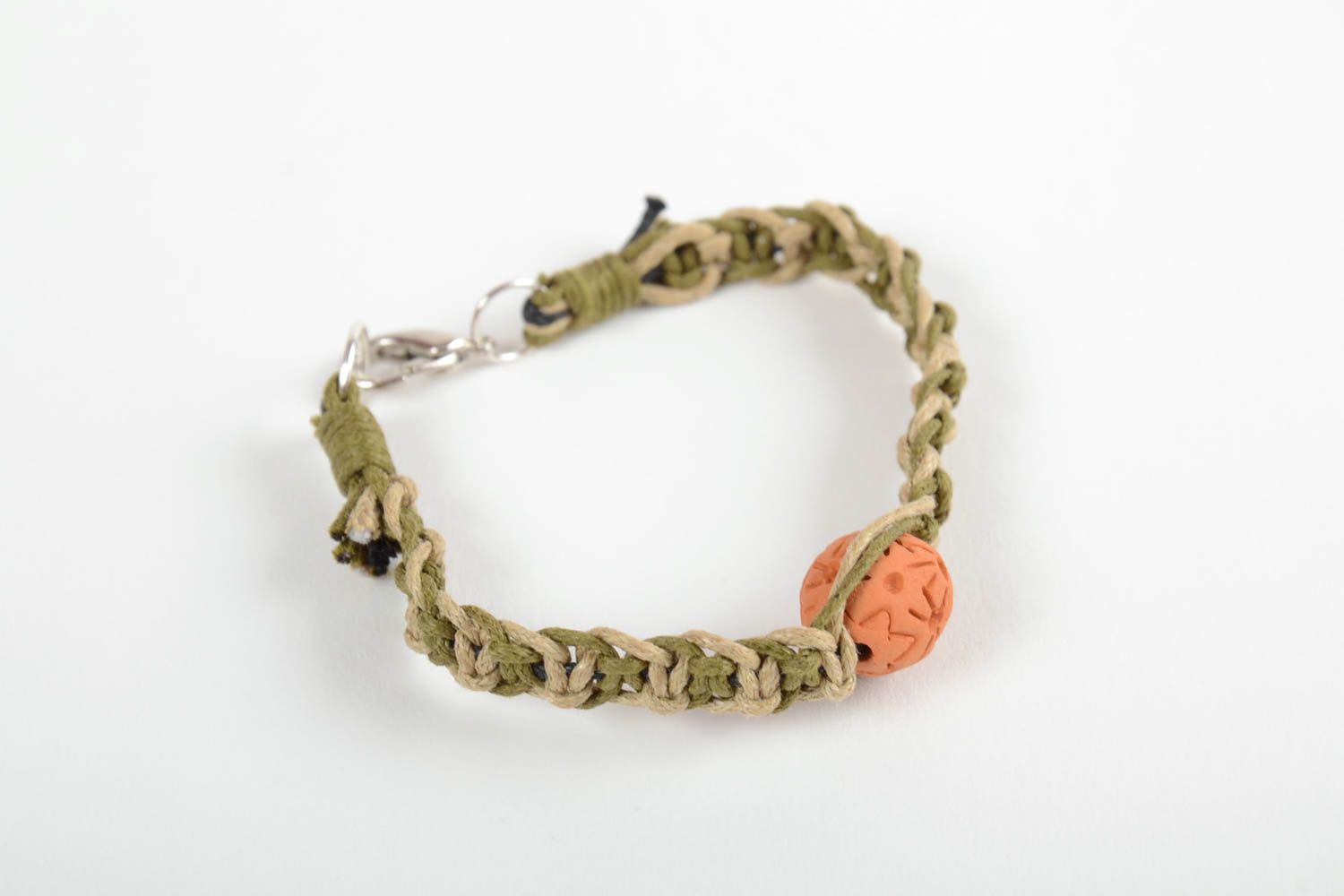 Зеленый браслет из вощеного шнура с бусиной из глины украшение ручной работы фото 6