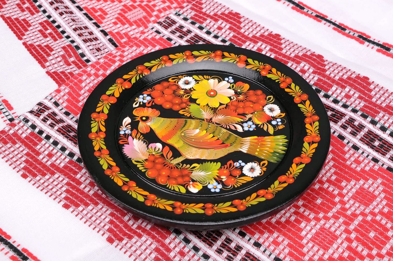 Decorative plate painted by hand photo 2