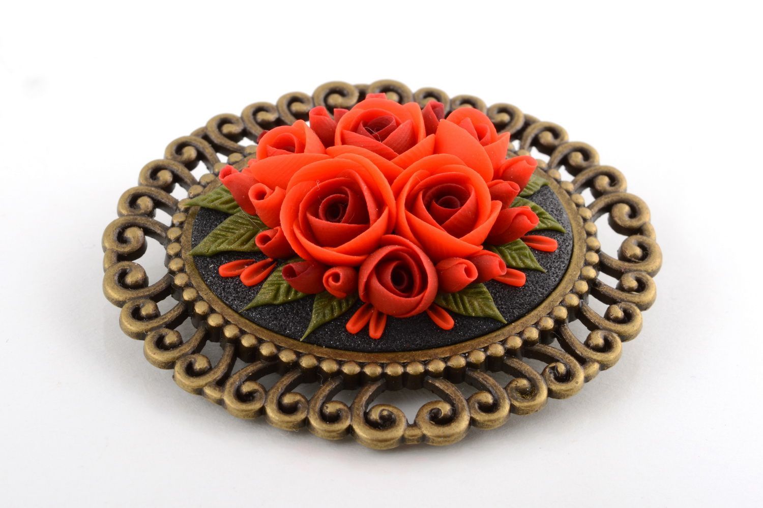 Broche faite main ovale avec fleurs rouges en pâte polymère design vintage photo 4
