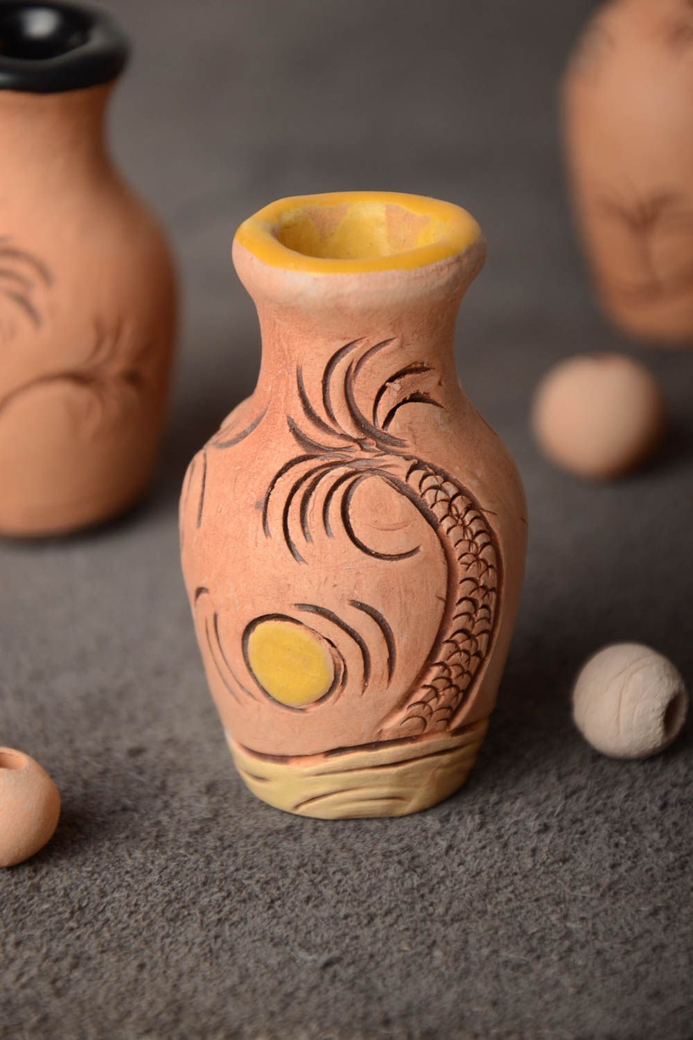 Jarro decorativo artesanal de cerámica pintado con pigmentos pequeño adorno  foto 1