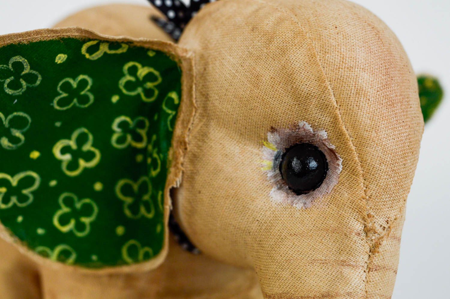 Aroma Kuscheltier Elefant aus Stoff mit Duft bemalt handgemacht in Beige Grün foto 5