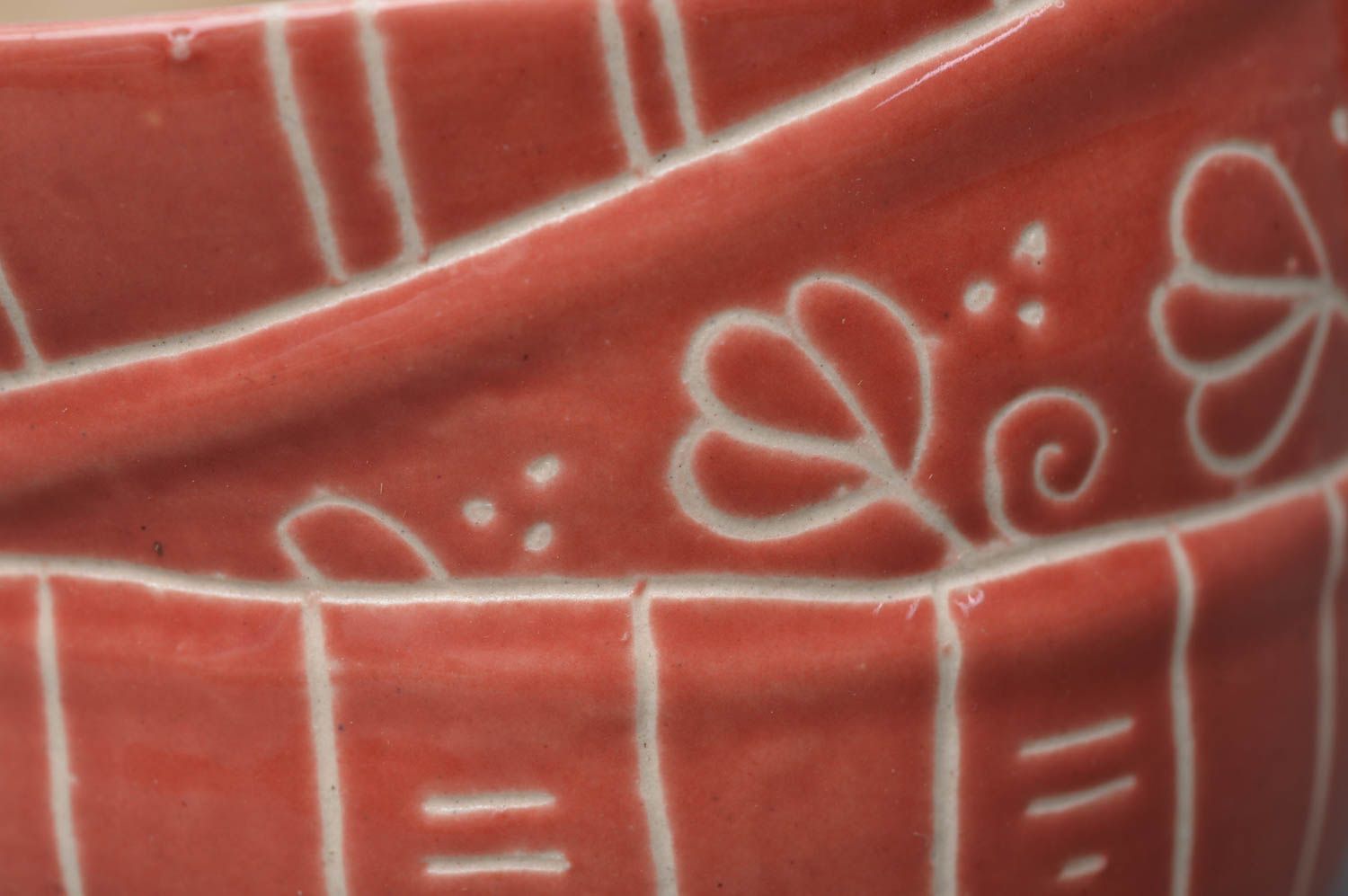 Große andmade keramische Tasse aus Porzellan mit Bemalung rot schön originell foto 2