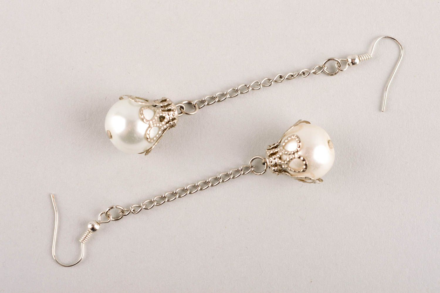 Handmade zarte lange Ohrringe Designer Schmuck Accessoire für Frauen mit Perlen foto 5