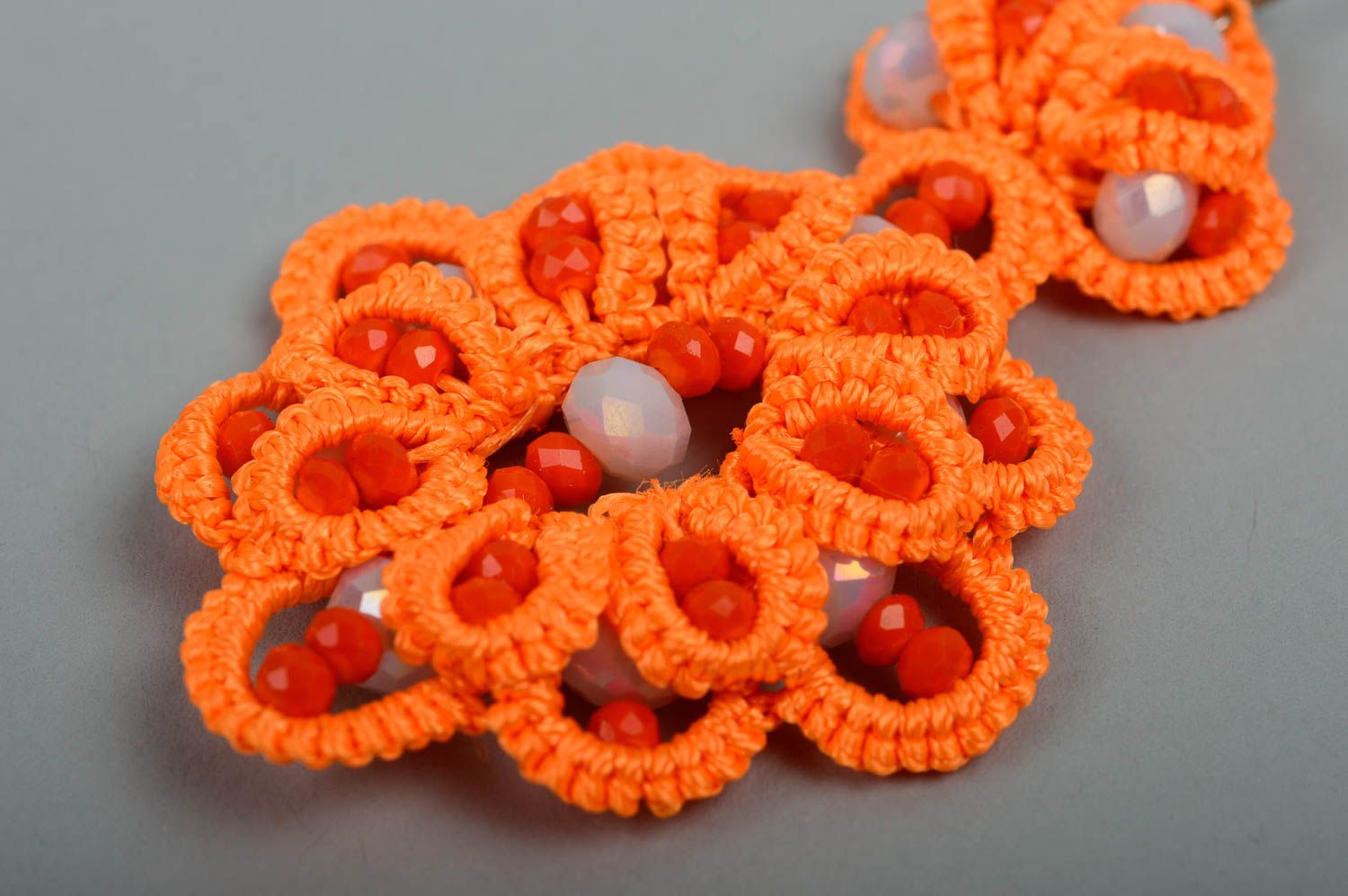 Boucles d'oreilles pendantes Bijou fait main orange frivolité Cadeau femme photo 4