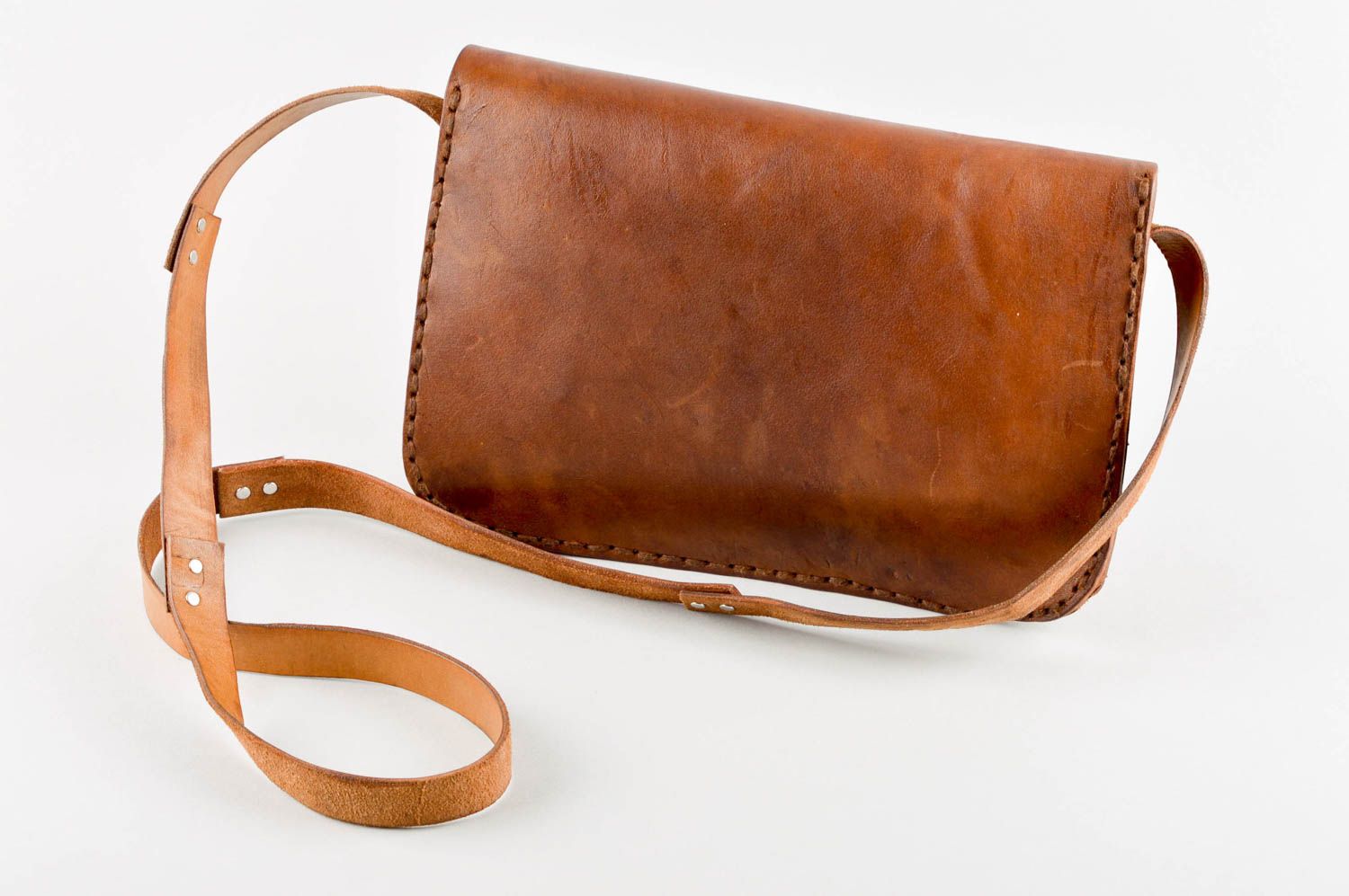 Handmade Clutch Tasche in Braun Accessoire für Frauen kleine Tasche aus Leder foto 3
