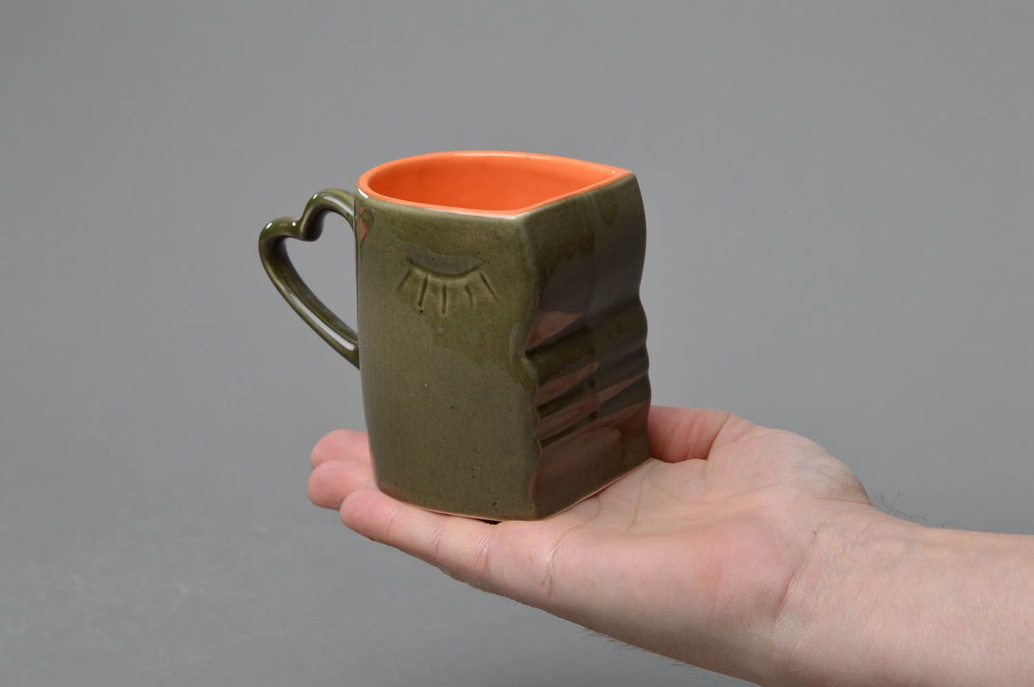 Зеленая с оранжевым чашка из фарфора ручной работы расписанная глазурью фото 4