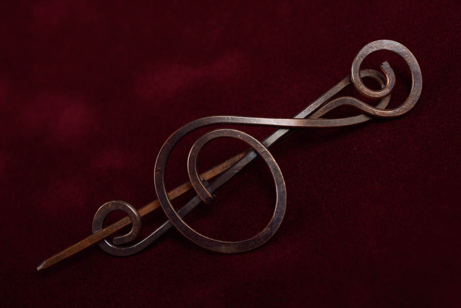 Брошь из меди скрипичный ключ небольшая оригинальная в технике wire wrap хендмэйд фото 4