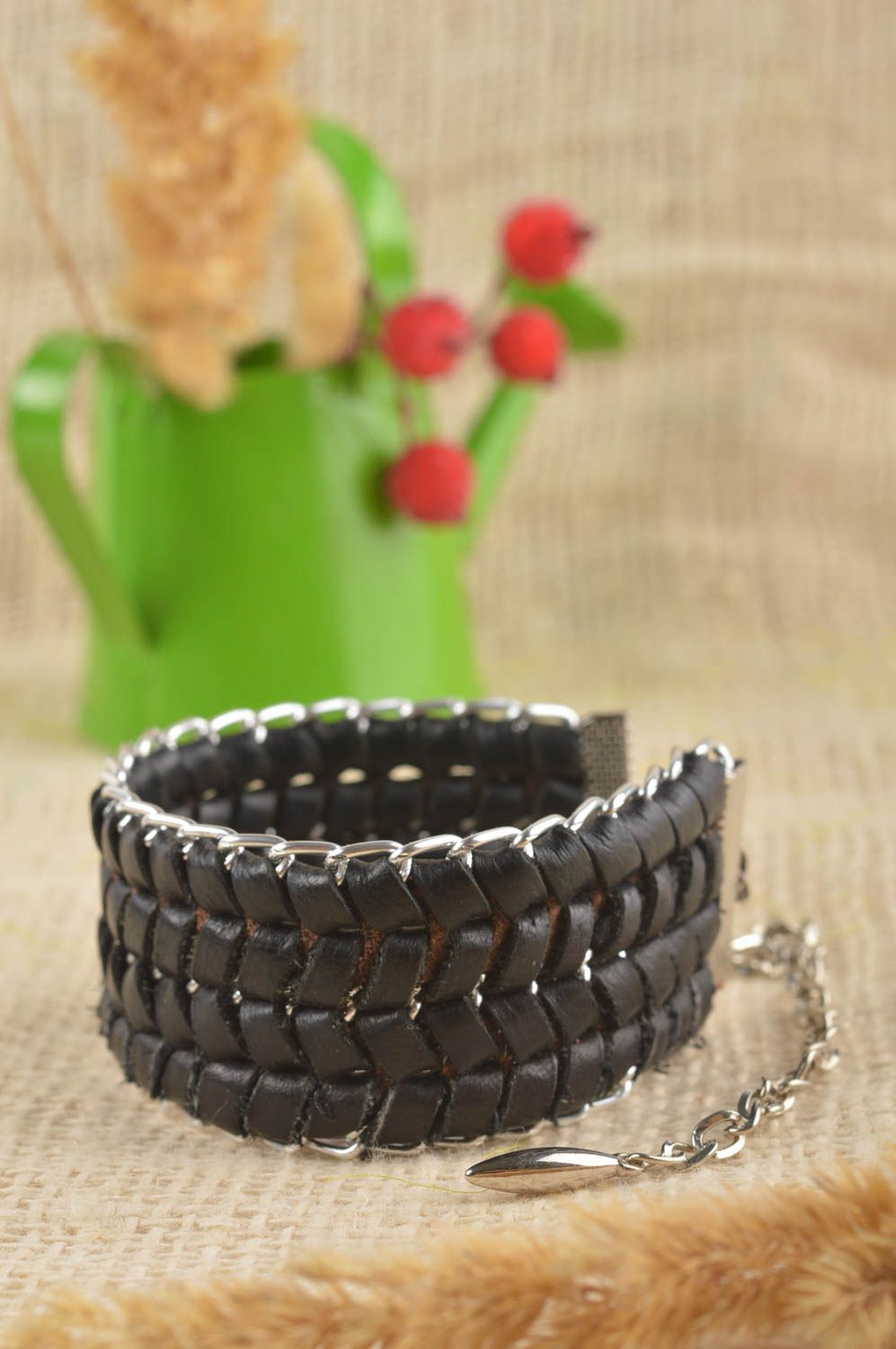 Bracelet cuir Bijoux fait main design original large noir Accessoire femme photo 1