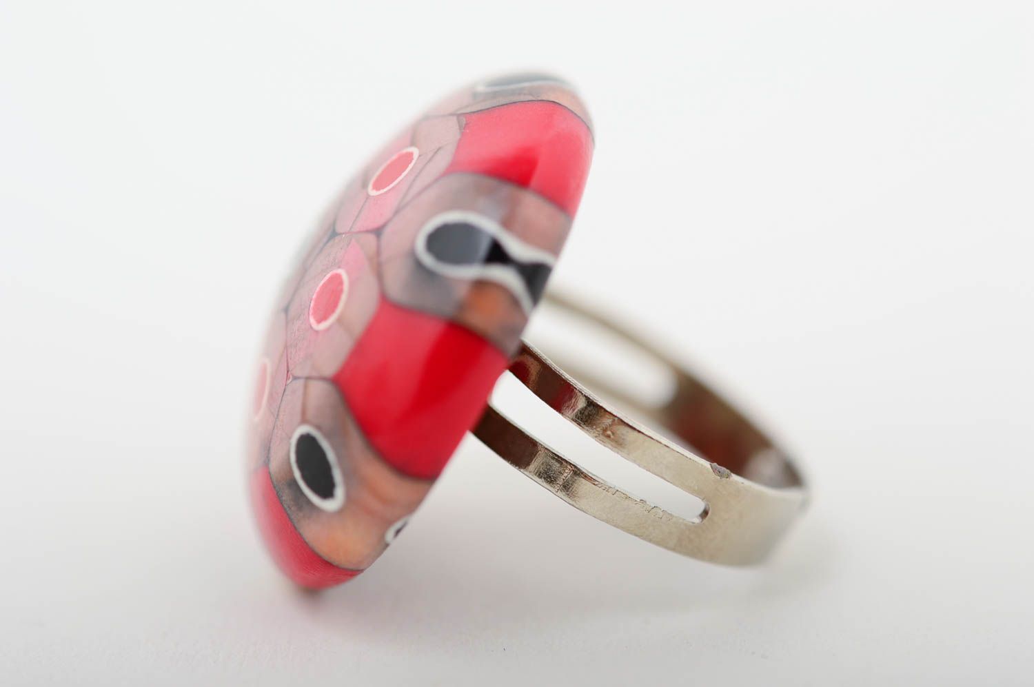 Перстень ручной работы кольцо из карандашей красное крупное стильное кольцо фото 4