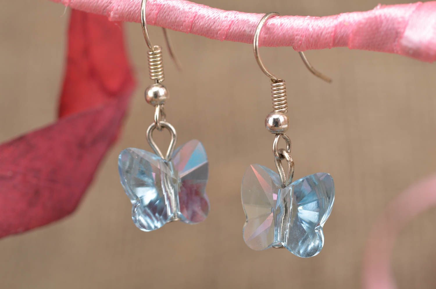 Boucles d'oreilles papillons cristaux autrichiens pendantes bleues faites main photo 1