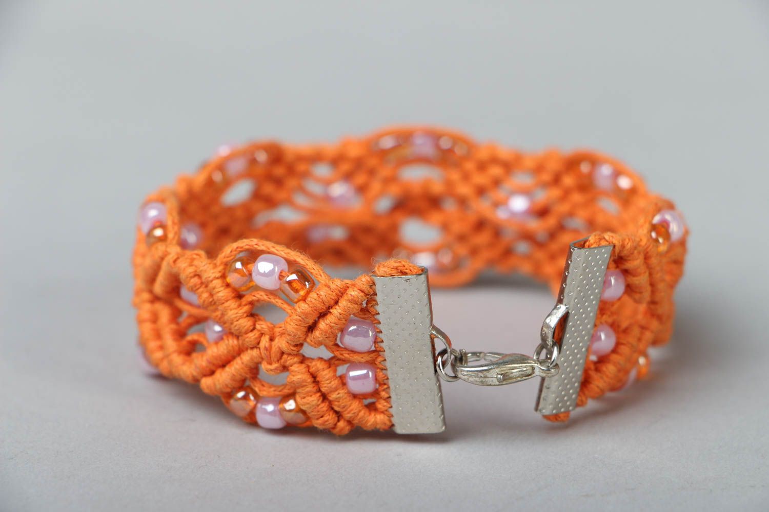 Bracelet tressé orange en macramé fait main  photo 2
