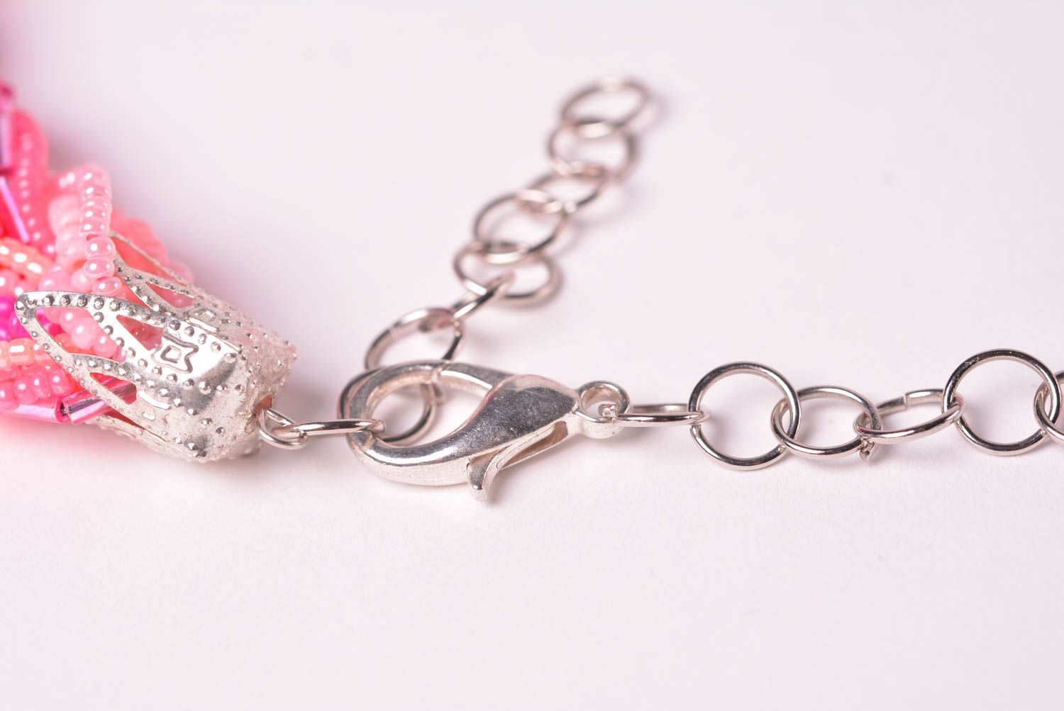 Колье из бисера украшение ручной работы розовое ожерелье из бисера в виде косы фото 5