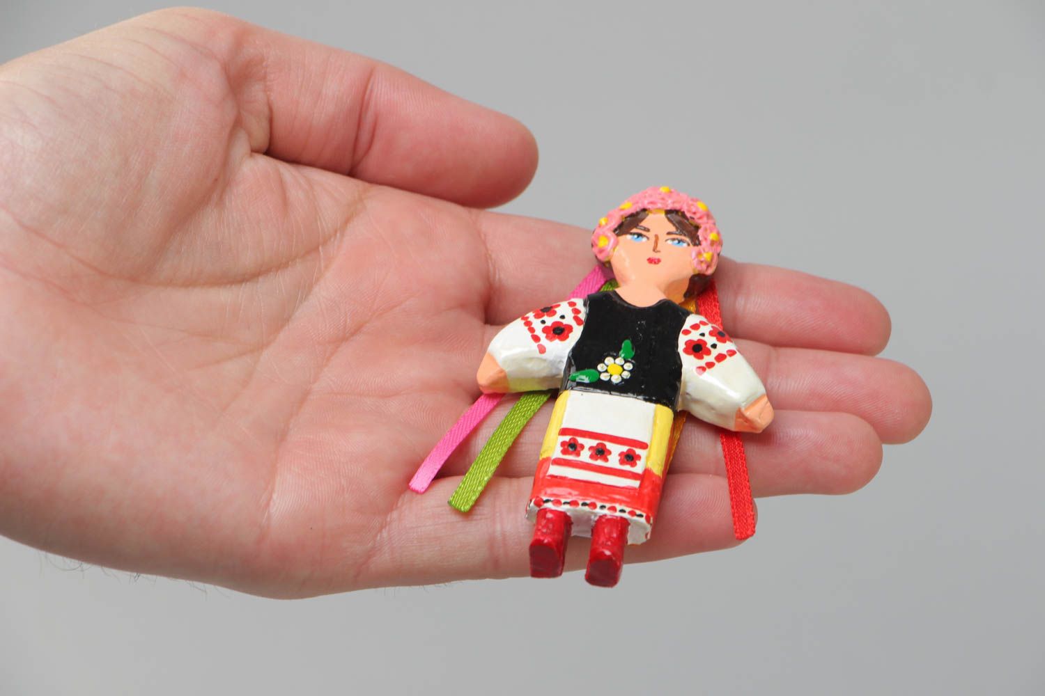 Гипсовый магнит в виде куклы в этническом наряде разноцветный ручная работа фото 5