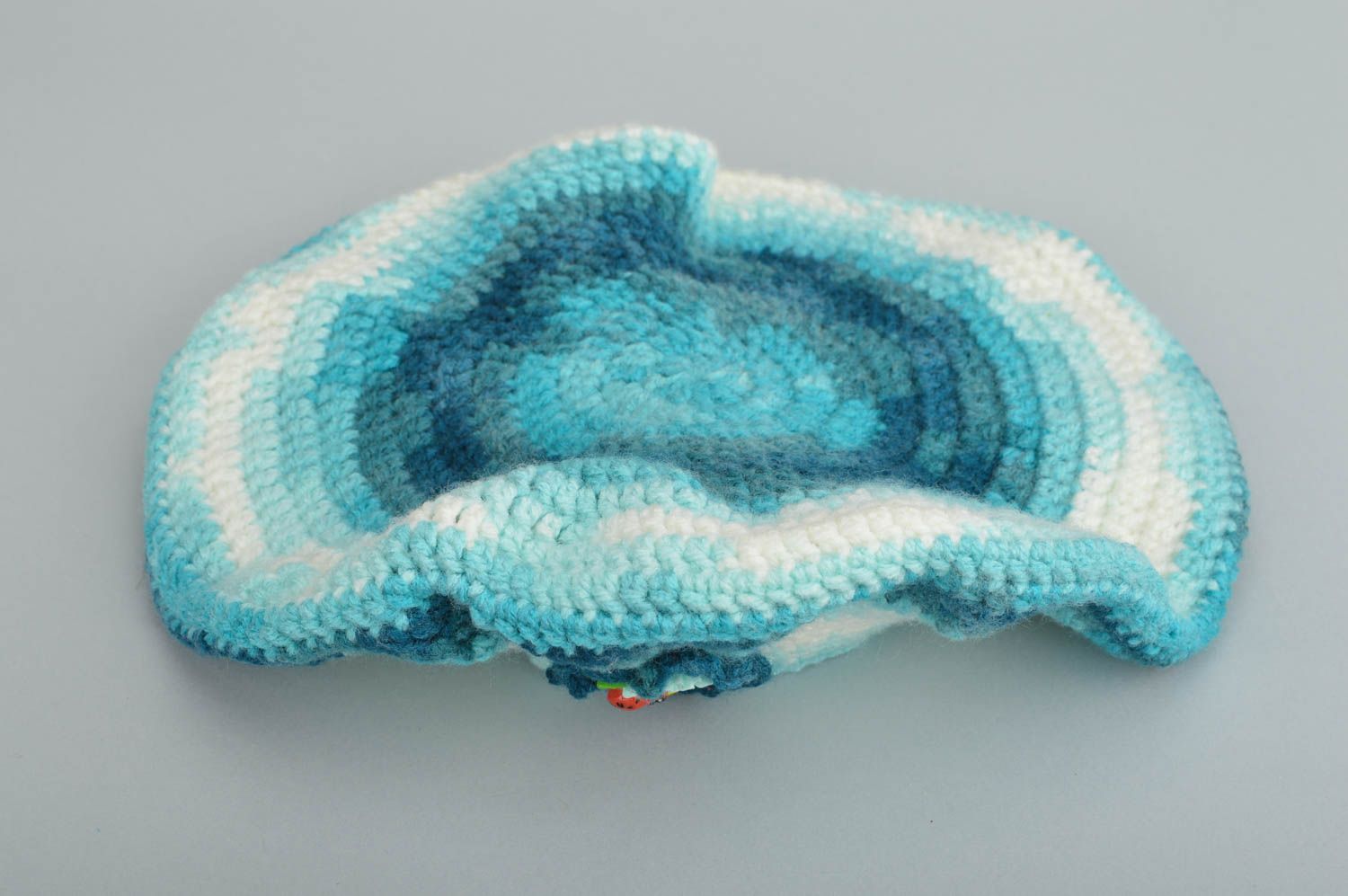 Schöne originelle stilvolle gehäkelte Baskenmütze blau handmade für Kinder foto 2