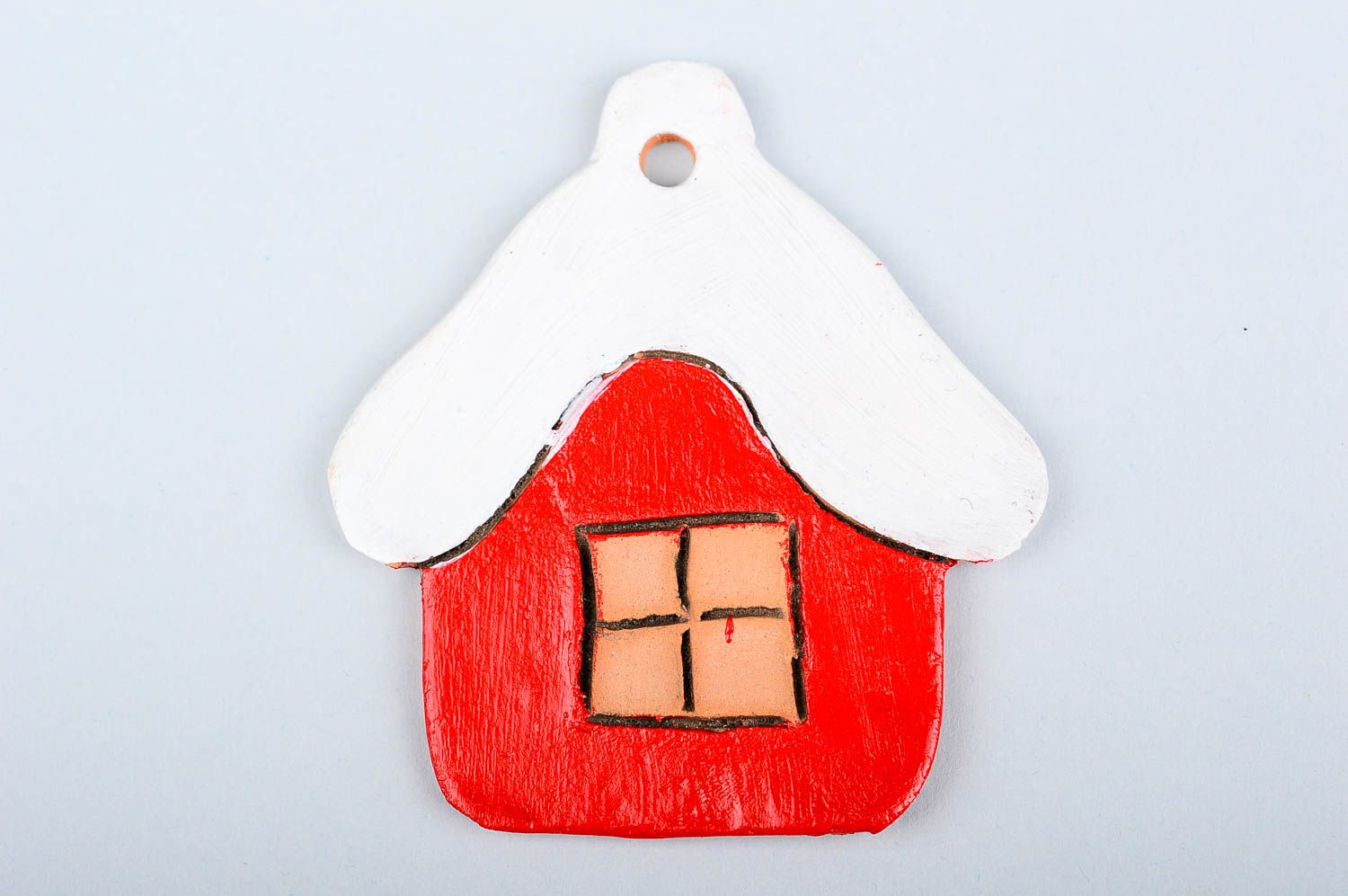 Игрушка на елку хэнд мэйд декор для дома глиняная игрушка в виде красного домика фото 3