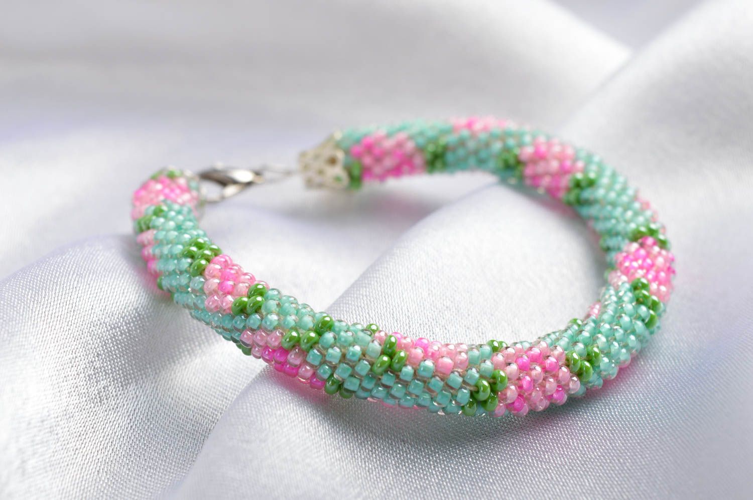 Handmade beaded cord floral pink ornament adjustable bracelet photo 1