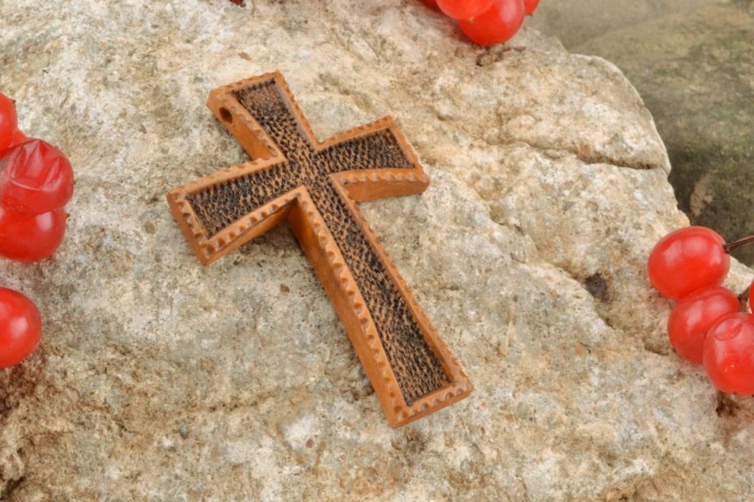 Деревянный крестик фото 1