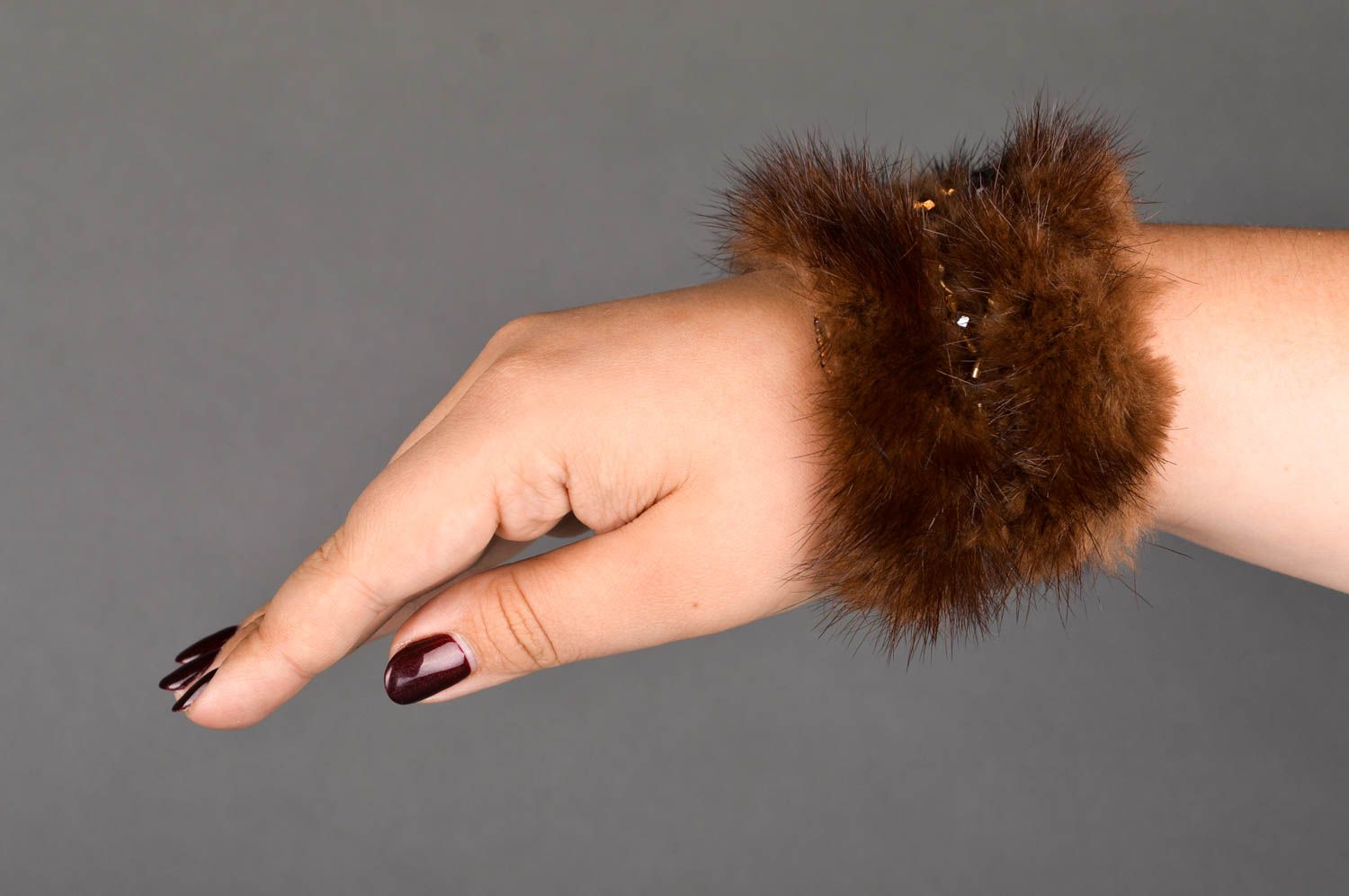 Bracelet fantaisie large Bijou fait main en fourrure de vison Accessoire femme photo 3