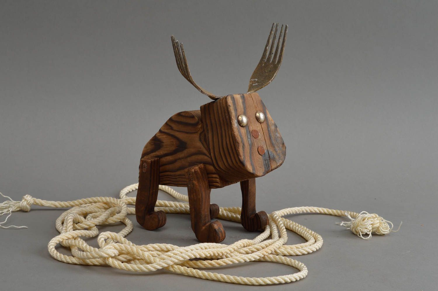 Figurine décorative faite main originale en bois et métal en forme d'élan photo 2