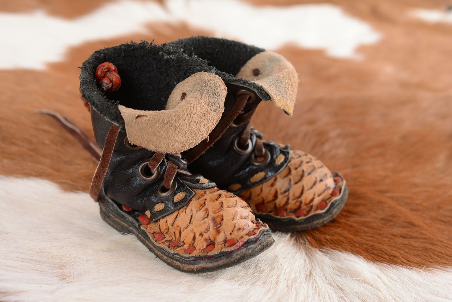 Leather decorative boots photo 3