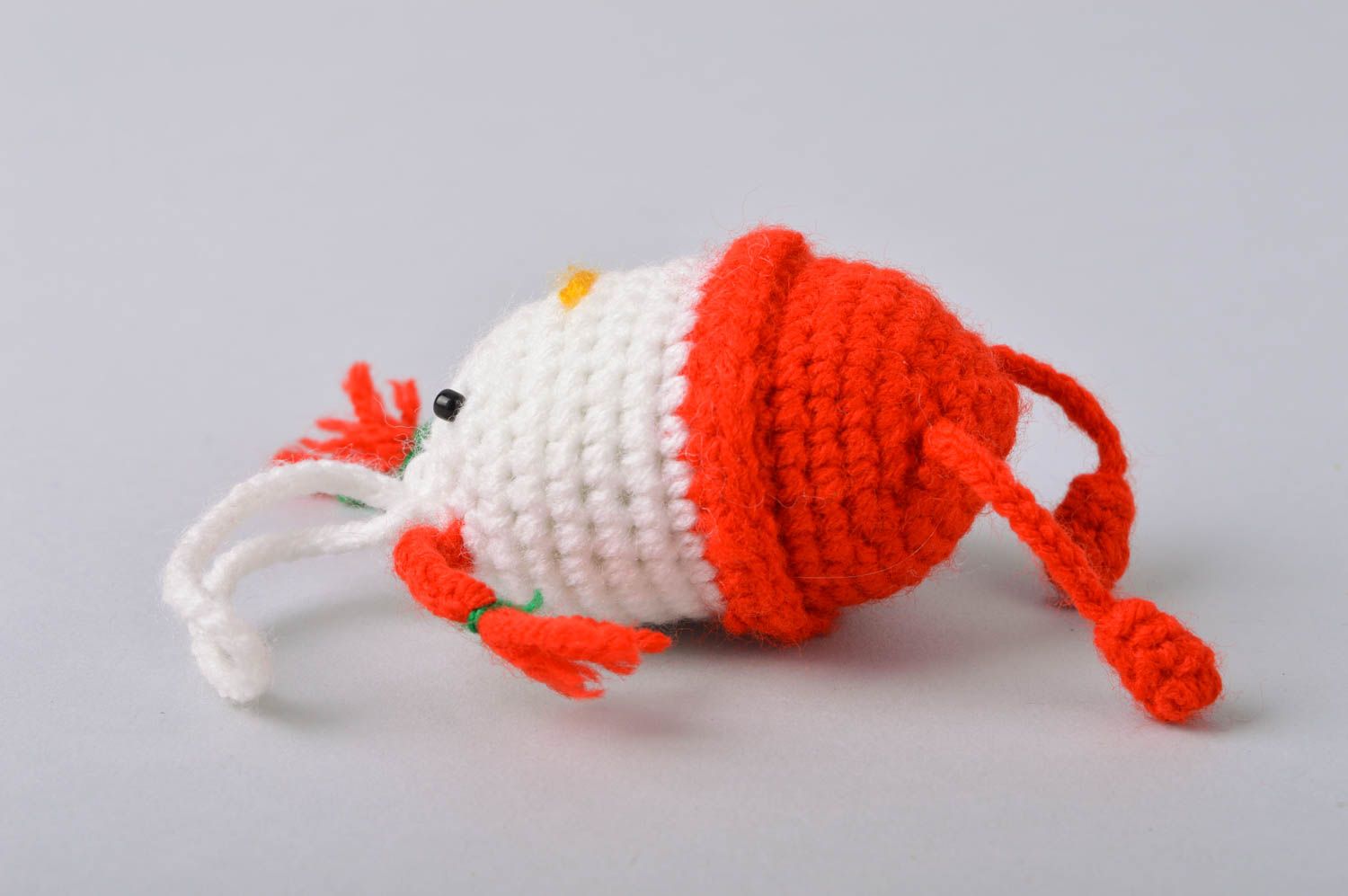 Jouet à suspendre oeuf tricoté au crochet fait main blanc-rouge décoratif photo 3