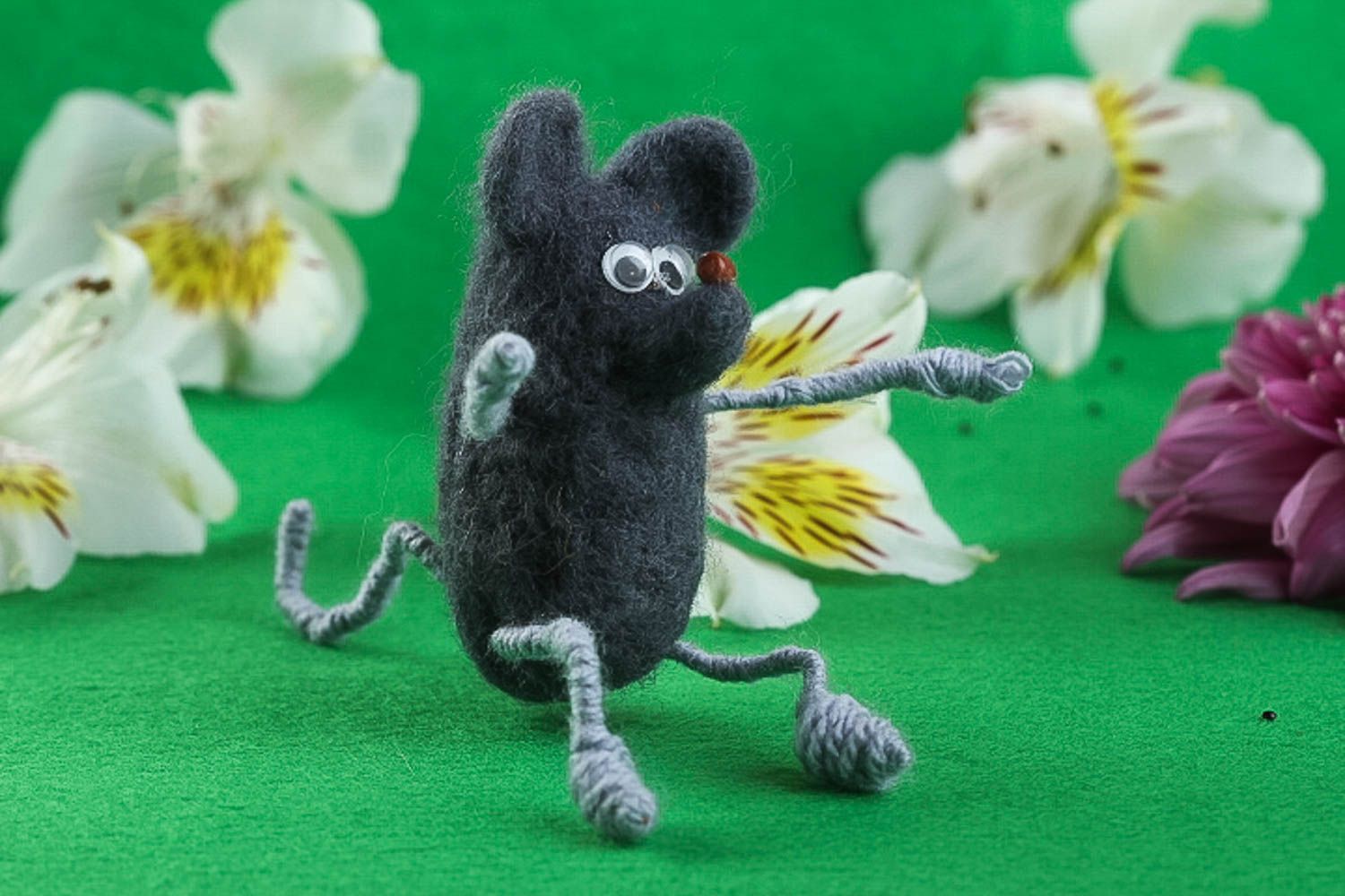 Игрушка ручной работы серая мышка валяная игрушка детский декор для дома фото 1