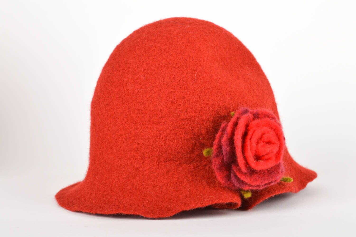 Handgemachte Mütze schöne rote Mütze aus Filz  modisches Accessoire für Damen foto 2