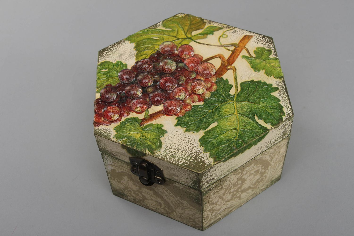 Caja de madera decorada con decoupage foto 3