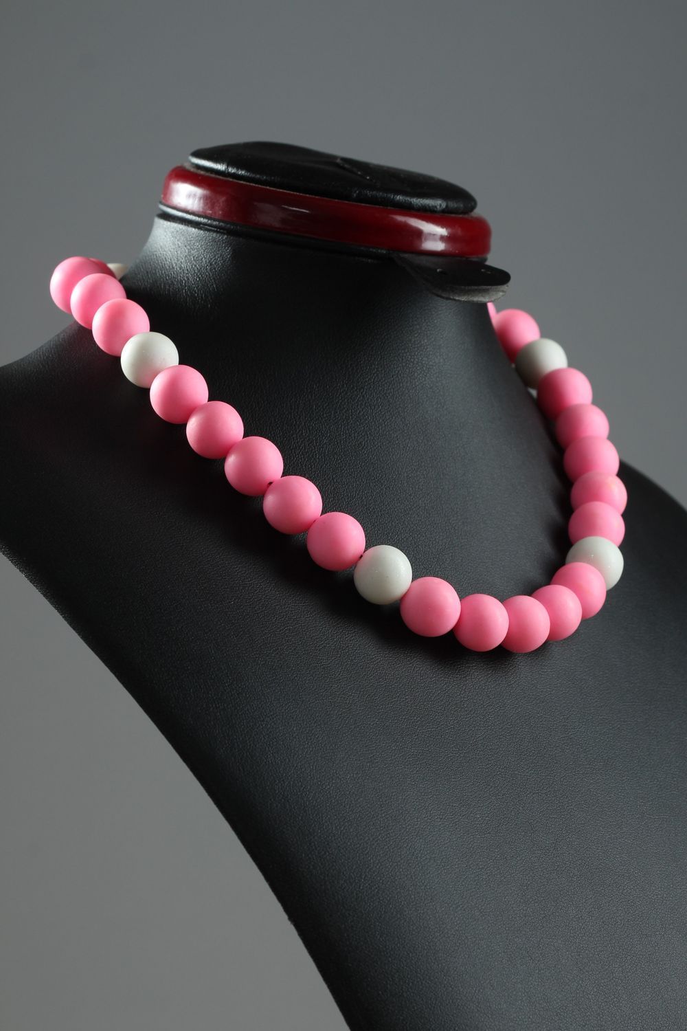 Collier rose Bijou fait main perles en pâte polymère Cadeau pour femme photo 1