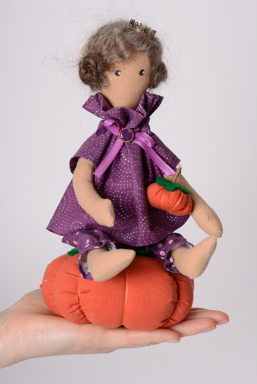 Künstlerische Puppe aus Textil für Kinderzimmer Dekor Kürbis Designer Handarbeit foto 4