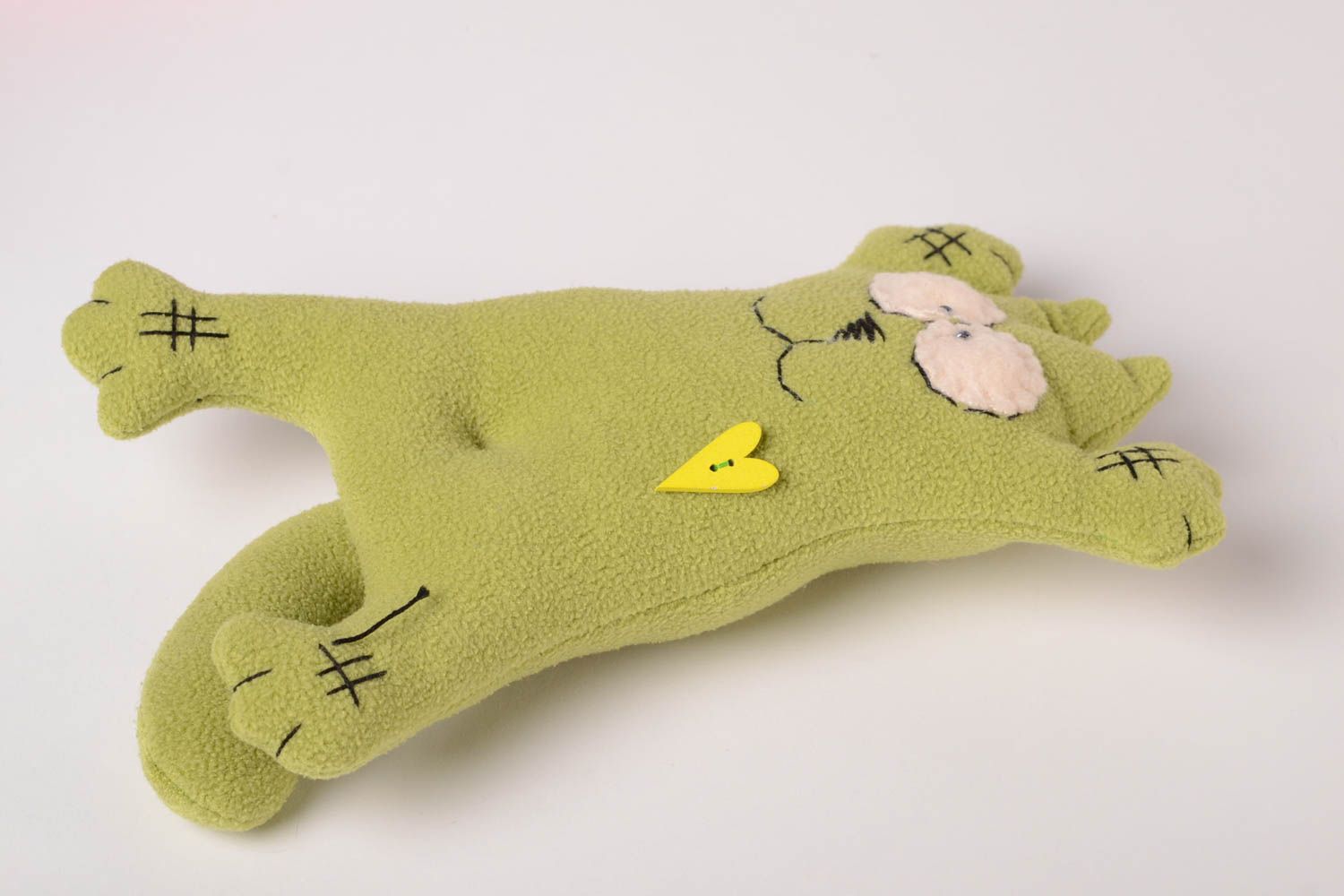 Muñeco de tela juguete artesanal peluche original gatito verde con corazón foto 3