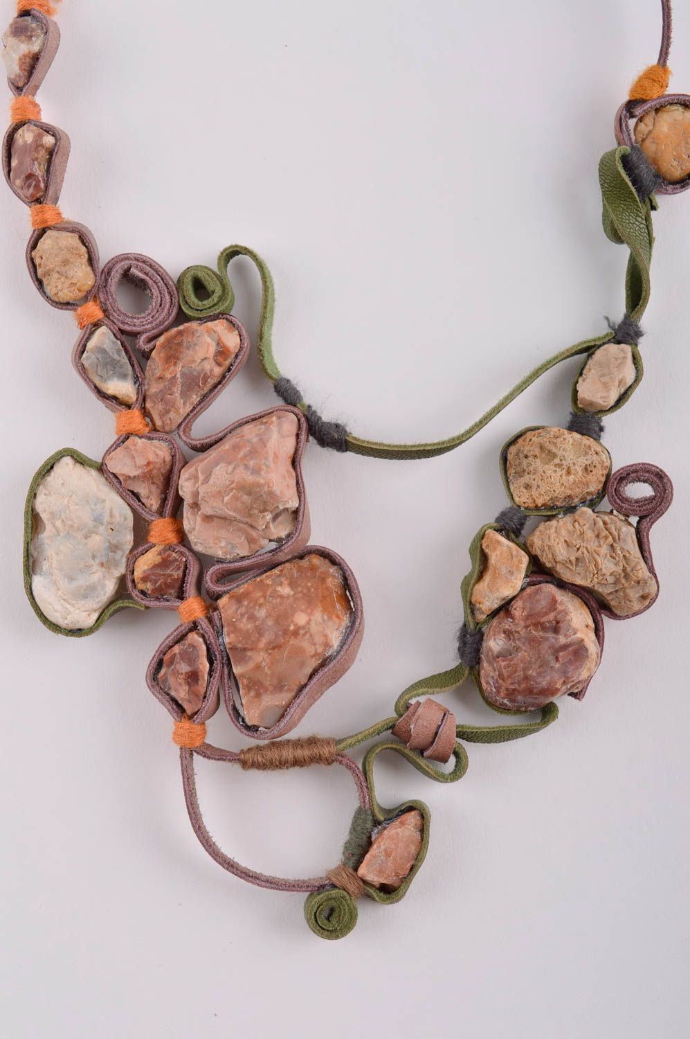 Массивное ожерелье ручной работы оригинальный подарок кожаное колье авторское фото 3