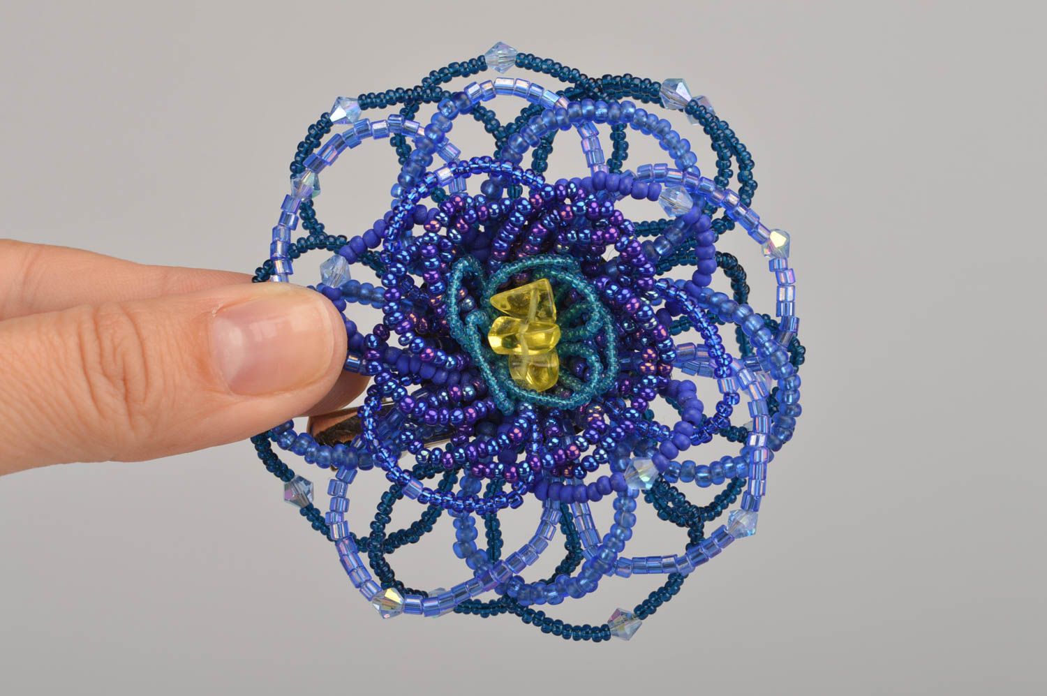 Barrette-broche en perles de rocaille tchèques faite main fleur bleuet photo 2
