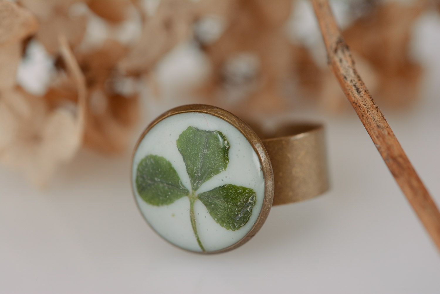 Handmade metal seal ring with clover leaf coated with epoxy resin photo 1
