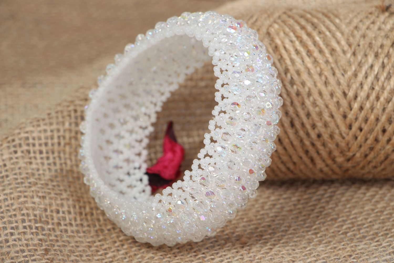 Bracelet en perles de rocaille et perles fantaisie large blanc fait main photo 4