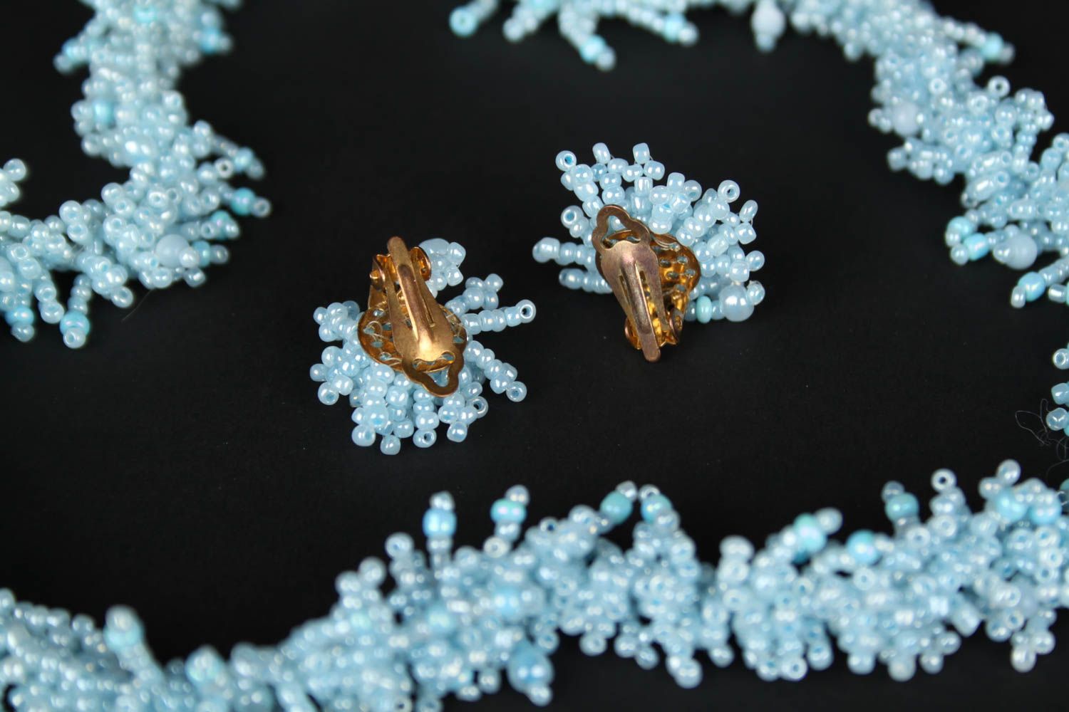 Boucles d'oreilles bleues Collier fait main Accessoires femme perles de rocaille photo 2