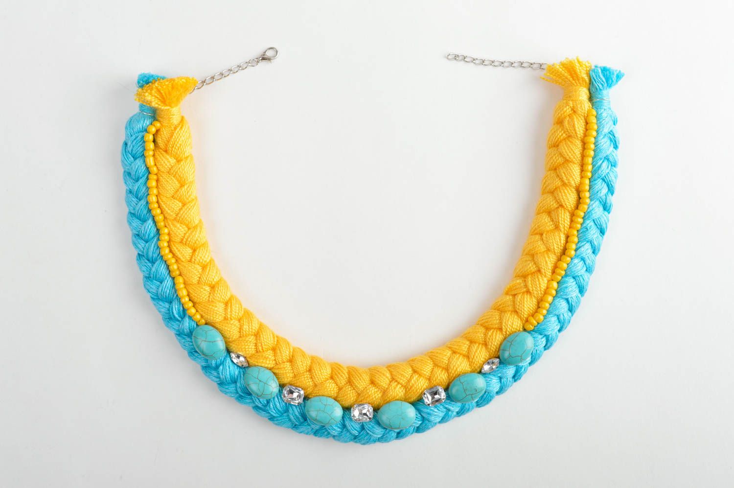 Collier textile Bijou fait main jaune et bleu ciel tressé Accessoire femme photo 5