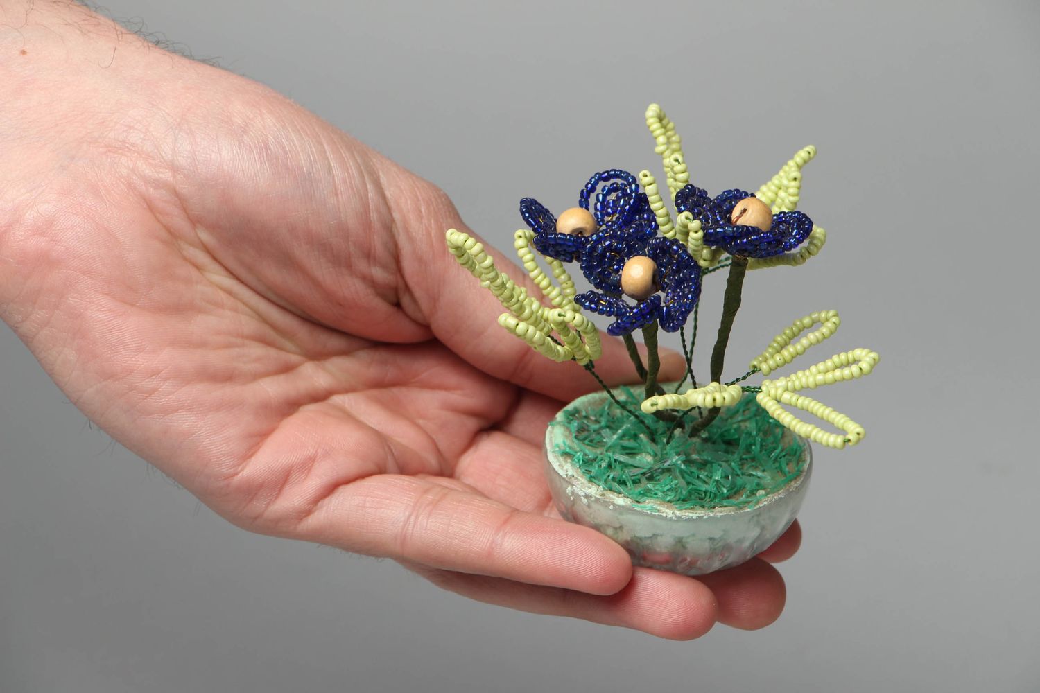 Handgemachte Blumen aus Glasperlen im Topf foto 4