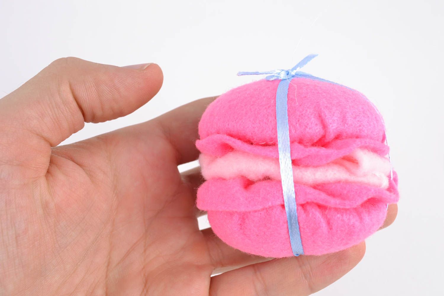 Pique-aiguilles macaron en feutre fait main rose original pour couture facile photo 2