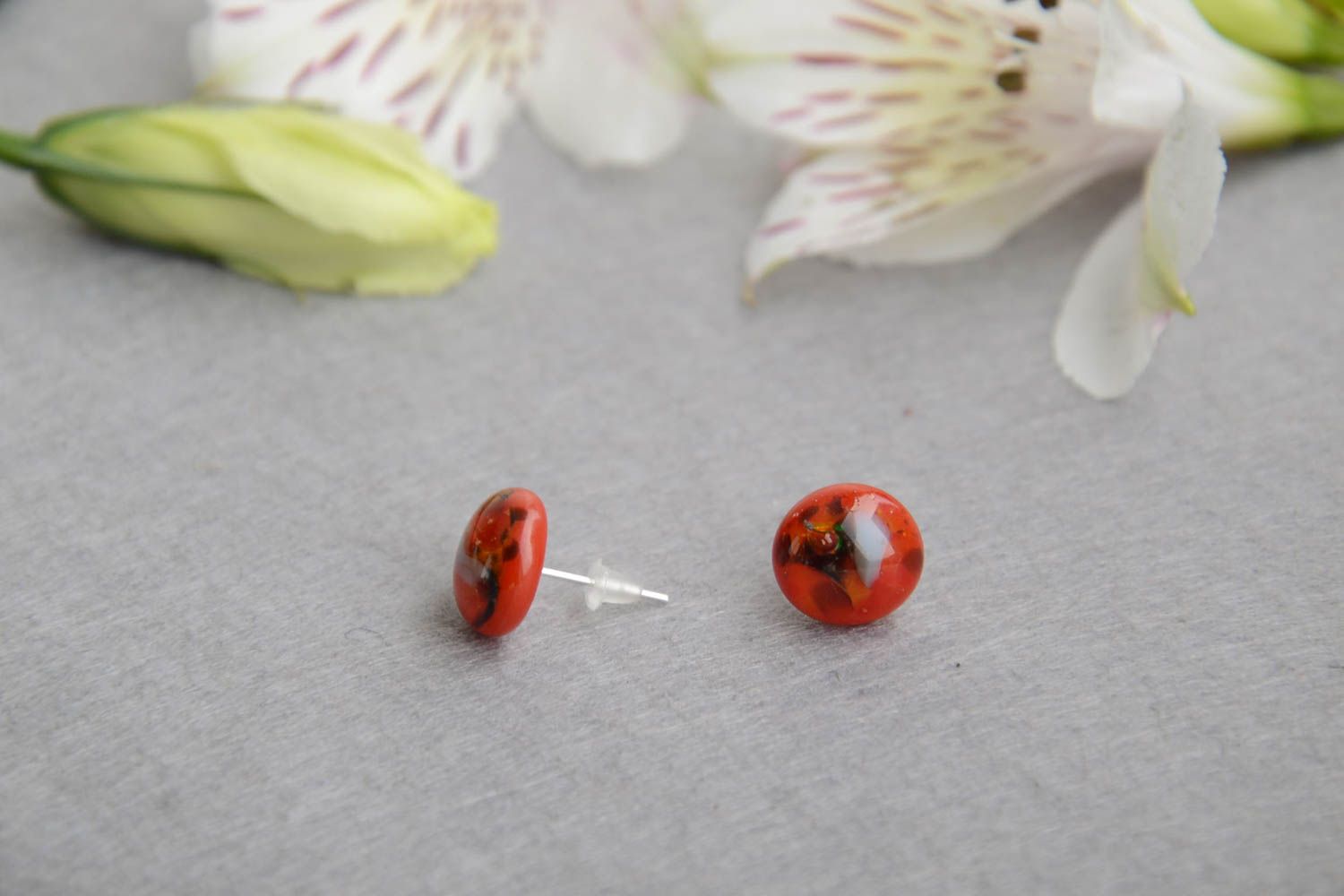 Red stud earrings glass fusing technique handmade round-shaped summer jewelry photo 1