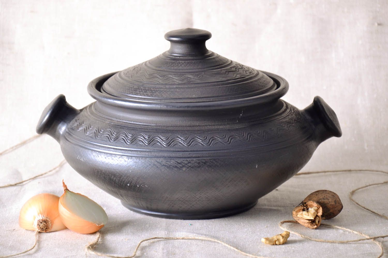 Pot en céramique noire fait main avec couvercle photo 1